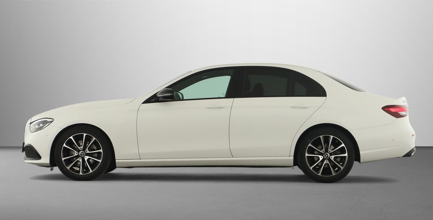 Külgvaade MB E220d, 2021.jpg